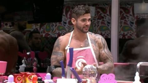 Beijo gay é tema recorrente no BBB e Rodrigo deixa a possibilidade no ar BBB Extra Online