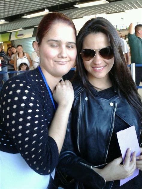 Maite Perroni Desembarcando No Aeroporto Da Costa Rica