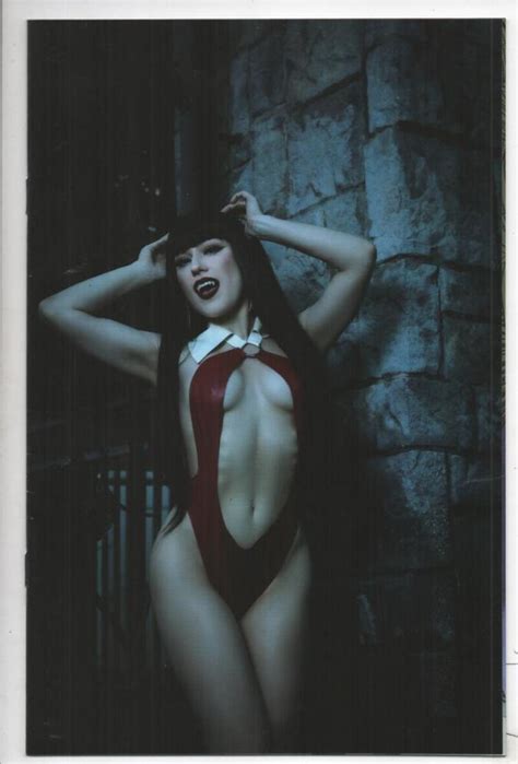 Vampirella Vs The Superpowers I Nm Cosplay Virgin Variant