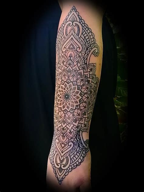 Stefano Laugelli Mandala Tattoo Tempel München Piercing Tattoo