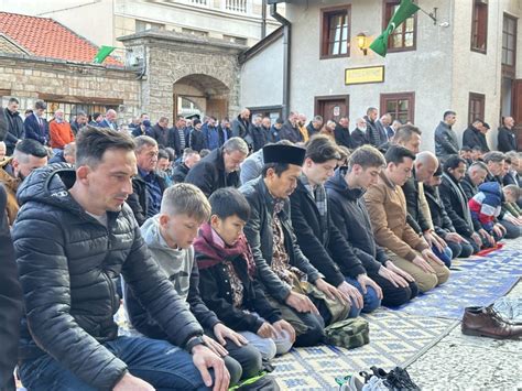 TIP ba Foto Klanjan bajram namaz u Gazi Husrev begovoj džamiji u