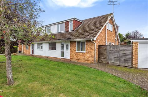 Windmill Avenue Wokingham Rg41 4 Bed Property £450000