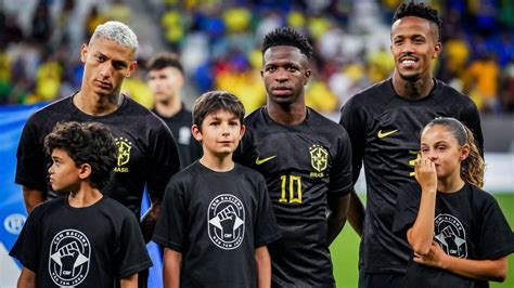 Hist Rica Protesta Contra El Racismo Brasil Us Una Camiseta Negra Por