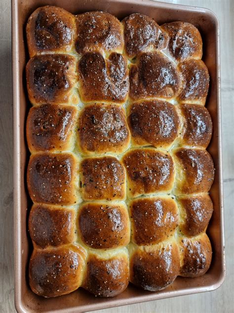 Pull Apart Sour Cream And Chive Rolls Dining And Cooking