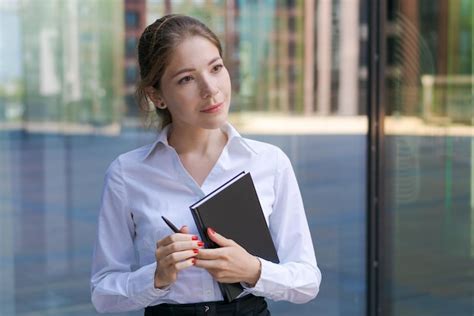 Premium Photo Successful Businesswoman Taking Notes While Walking