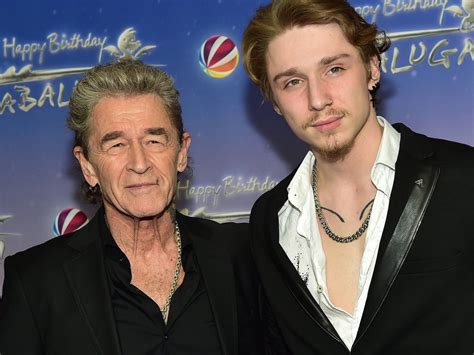 Seltener Familienauftritt Peter Maffay Mit Sohn Yaris In Berlin