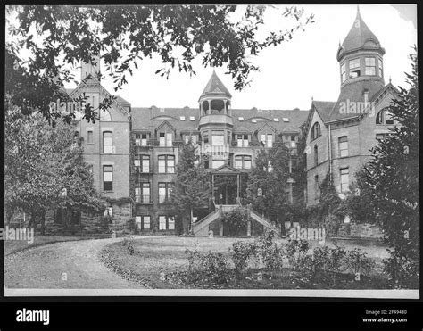 Portland Oregon St Helens Hall Stock Photo Alamy