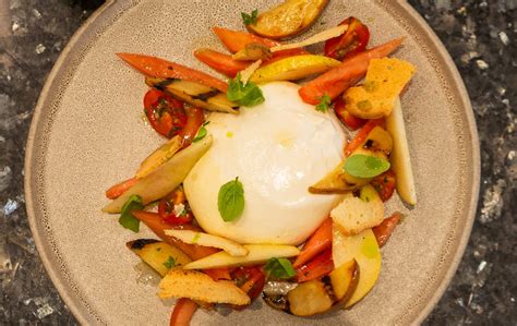 Salada De Pera Rocha Do Oeste Tomate E Burrata Granfer Salada De