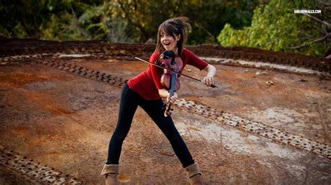 Lindsey Stirling Is Damn Sexy Pics