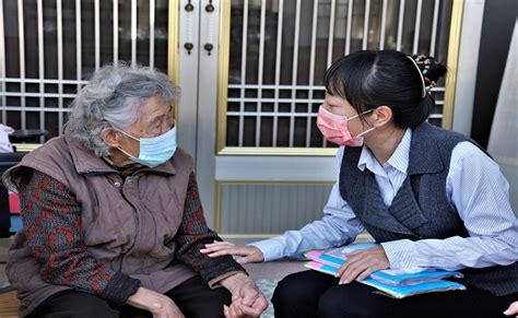 觀傳媒 雲嘉南新聞 中埔鄉長李碧菁春節前夕親訪獨居老人發送慰問禮品