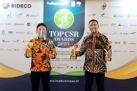 Foto Wege Sabet Penghargaan Top Csr Award