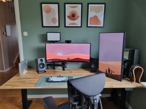 Top 24 Minimalist Desk Setup Ideas For 2024