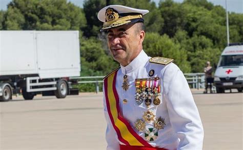 El Almirante Alfonso Delgado Jefe De Estado Mayor Del MOPS Puente De