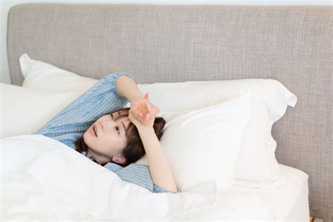 医師監修「疲れ切っているのに眠れない」のはなぜ？ストレス？病気の可能性も Medicalookメディカルック