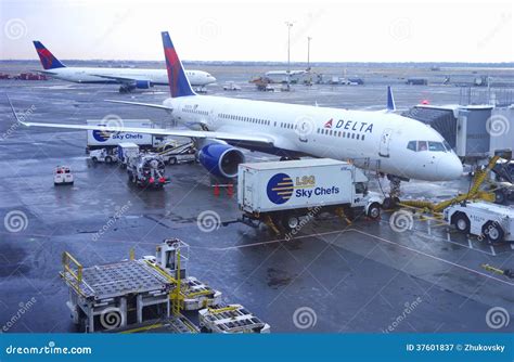 Delta Airlines Boeing 757 Aircraft At The Gate At John F Kennedy