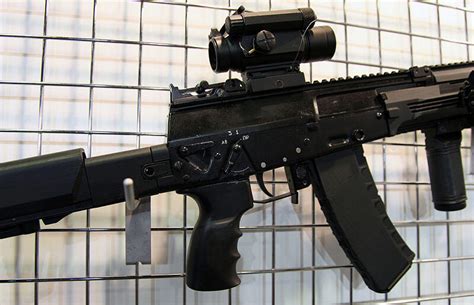 Kalashnikov Corporation melanjutkan uji coba new assault rifle AK-12. | KASKUS