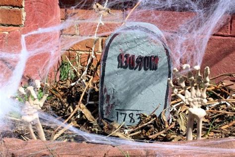 DIY Halloween Tombstones from Upcycled Cereal Boxes