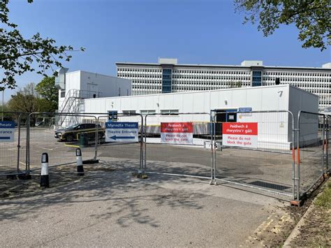 Temporary Medical Theatre Mr Ignavy Cc By Sa 2 0 Geograph Britain