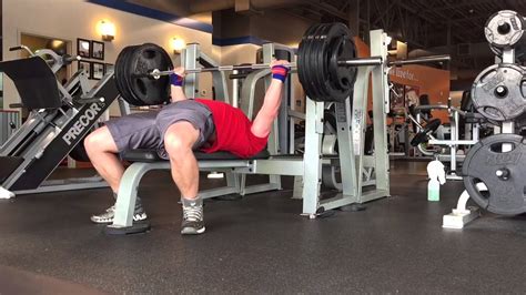 Long Pause 455 Bench Press Without A Spotter Youtube