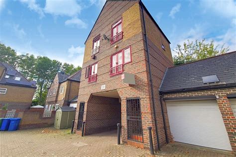 London Se16 Spec