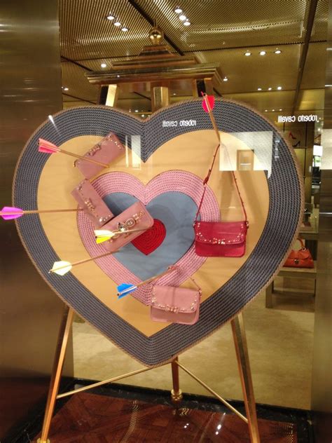 35 Valentine S Day Window Display Ideas Escaparate San Valentin