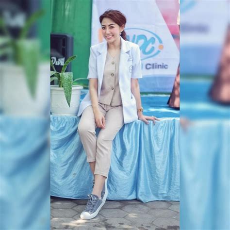 10 Potret Nina Agustin Dokter Gigi Yang Viral Karena Pakai APD Stylish