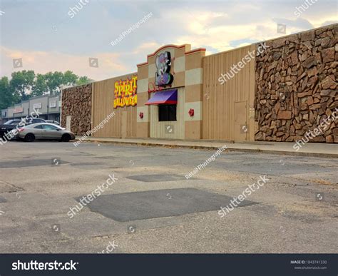 Former Chuck E Cheese Images Stock Photos Vectors Shutterstock