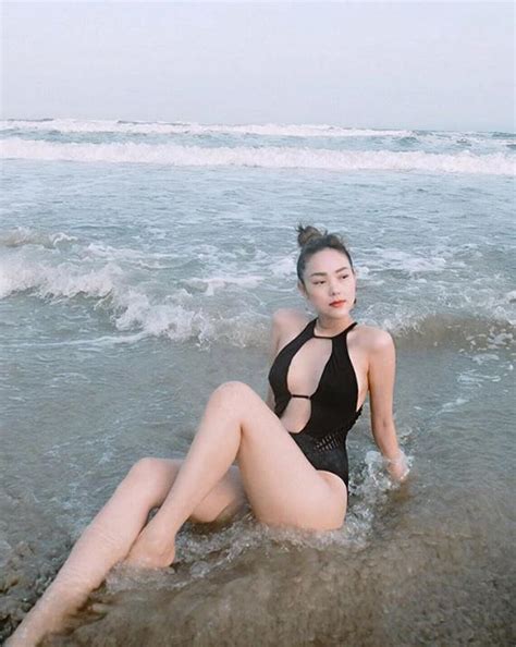 Khi Minh Hằng thả thính fan với bikini cực sexy ai ngờ đâu cả Hà Tăng