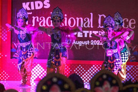 LOMBA TARI TRADISIONAL DI MAL ANTARA Foto