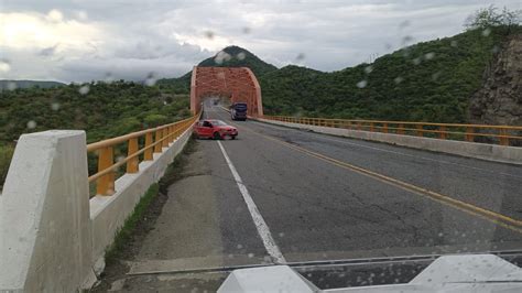 Galería Pareja Sufre Accidente En La Autopista Siglo Xxi Americano