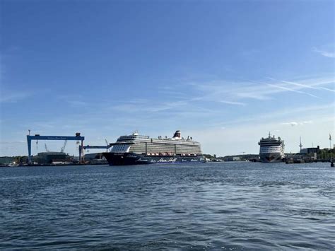 Kreuzfahrtschiffe In Kiel Mein Schiff Und Aidabella Verlassen