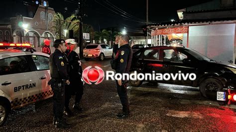 No Sem Foro Crian A E Casal Ficam Feridos Ap S Batida Frontal De Carro