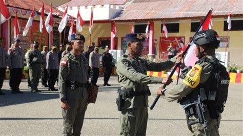 Brimob Ntt Diterjunkan Ke Papua Kapolda Menangkan Hati Rakyat