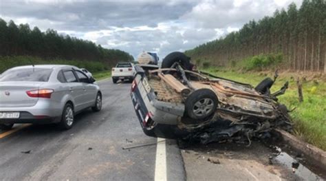 Jovem De Anos Morre Em Batida Entre Carro E Caminh O No Sul Da Bahia