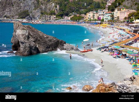 Rock Am Badestrand Von Monterosso Al Mare Cinque Terre Unesco