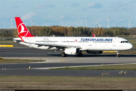 TC JTJ Turkish Airlines Airbus A321 231 WL Photo By Gerhard Zant ID