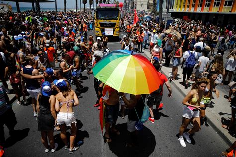 Multitudinarias Marchas Del Orgullo Gay En Diferentes Partes Del Mundo