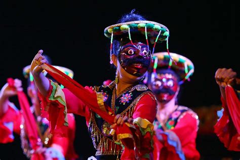 Tari Topeng Sejarah Filosofi Strutuk Pementasan Jenis Gaya Musik