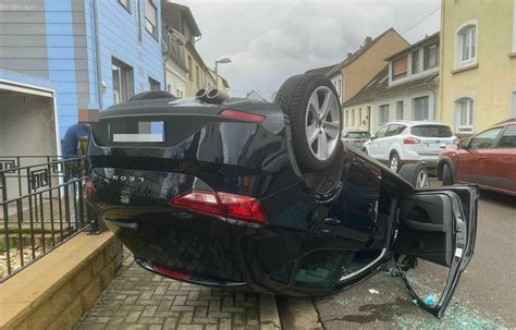 Unfall in Dudweiler 24 Jähriger überschlägt sich mit Auto