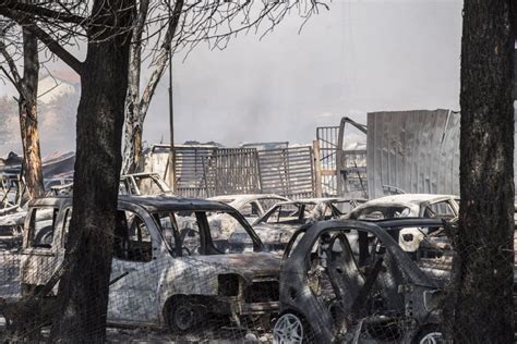 Roma Fiamme Vicino A Campo Rom Di Via Salviati Avvolgono