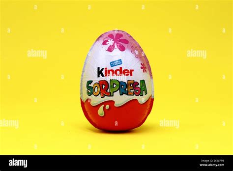 Kinder Sorpresa Huevo De Chocolate Kinder Surprise Es Una Marca De