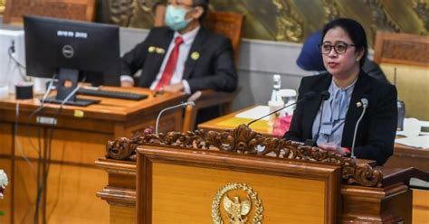 Puan Pimpin Rapat Paripurna Pengesahan RUU TPKS