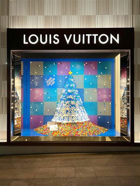 L Article LOUIS VUITTON COLLABORATES WITH MASTER LEGO BUILDERS FOR