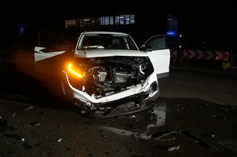 Unfall Am Donnerstagnachmittag Sindelfingen Frontal Zusammensto Auf