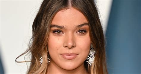 Hailee Steinfelds Rich Girl Nails Are On Trend Ps Beauty