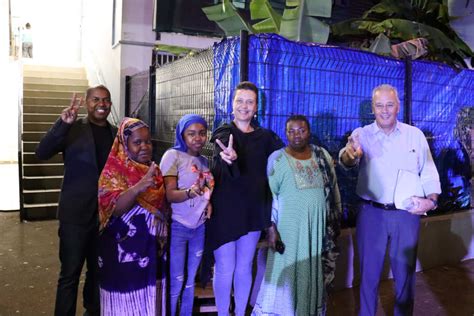 Succès du meeting de Nadine Gironcel Damour et dAldo Hivanhoé à