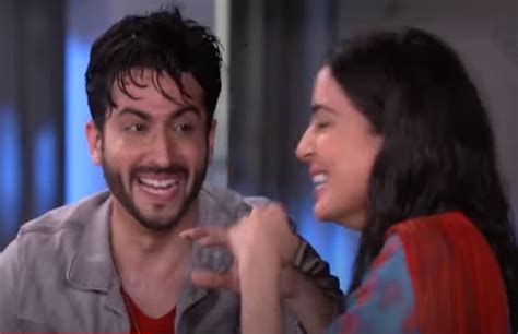 Kundali Bhagya ‘मैं किसी से कम हूं क्या जब बीच सड़क पर करण ने थामा