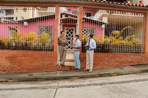 Los testigos de Jehová reanudarán su predicación de casa en casa