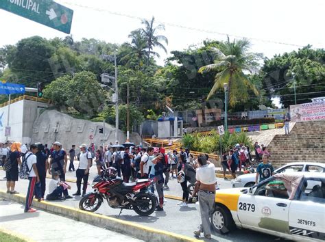 Marchan Maestros Id Neos En La Costera De Acapulco Exigen A La Seg