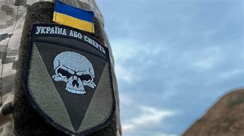 Після ударів ЗСУ трупи росіян вивозили переповненими вантажівками ...
